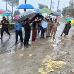 भारी वर्षा से क्षतिग्रस्त पुस्ते के बाद प्रशासन ने नई टिहरी सी-ब्लॉक से किये तीन परिवार सुरक्षित स्थानांतरित, डीएम नितिका खण्डेलवाल ने स्थलीय निरिक्षण कर लिया स्थिति का जायजा, PWD के अधिकारियों को दिए सख्त निर्देश