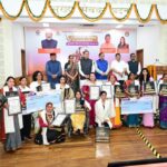 मुख्यमंत्री ने तीलू रौतेली एवं आंगनबाड़ी कार्यकत्री पुरस्कार से मातृशक्ति को किया सम्मानित