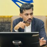 सीएम हेल्पलाइन की लंबित शिकायतों का प्राथमिकता से करें निस्तारणः जिलाधिकारी; 180 दिन से अधिक लंबित शिकायतों पर अधिकारियों को चेतावनी